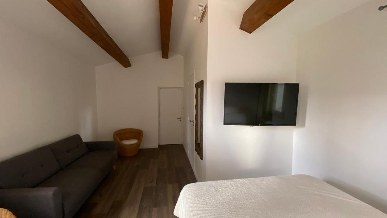 Les Magnolias Bed & Breakfast Марсилия Екстериор снимка
